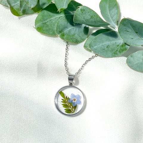 Silver necklace with forget me not flower