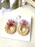 Rattan statement stud with dried flower circle