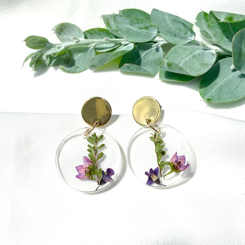 Small round flower garden resin dangle with gold stud