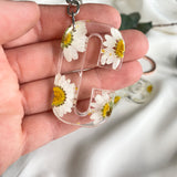 White daisy initial flower confetti key ring