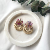 Rattan statement stud with dried flower circle