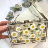 Rectangle white daisy clutch