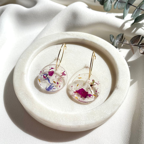Small round resin dangle with gold hoops