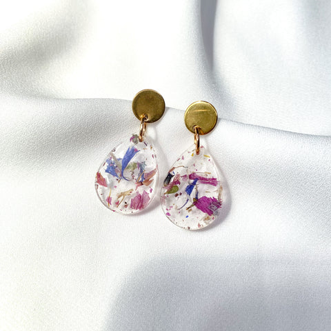 Small tear drop resin dangle, flower confetti, gold top