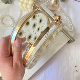 Round white daisy clutch