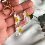 White daisy initial flower confetti key ring