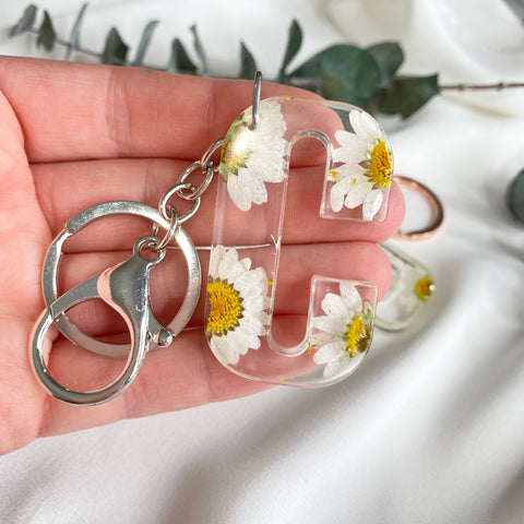 White daisy initial flower confetti key ring