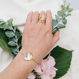 Gold bracelet with white daisy